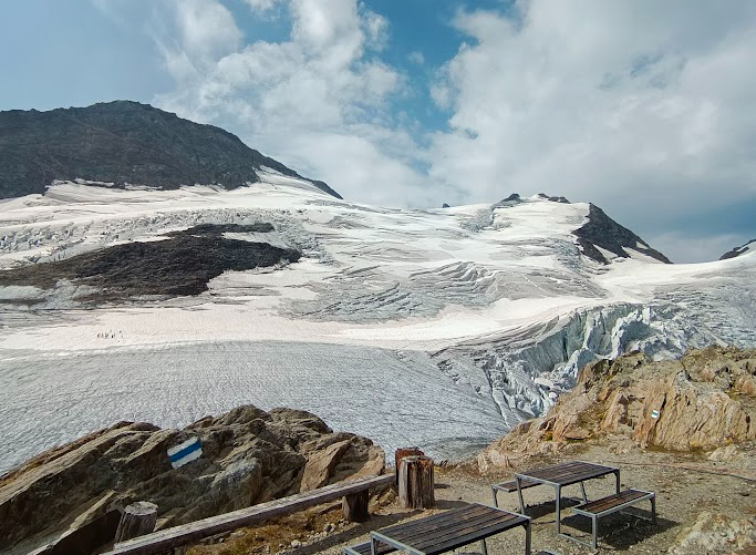 Alpinismo nel Cuore del Susten: Steingletscher e le Grandi Vette